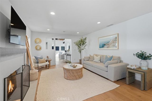 3616 Laurel Avenue, Manhattan Beach, CA 90266