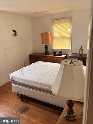 3406 OAK LN, Brookhaven, PA 19015