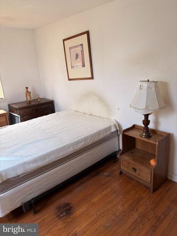 3406 OAK LN, Brookhaven, PA 19015