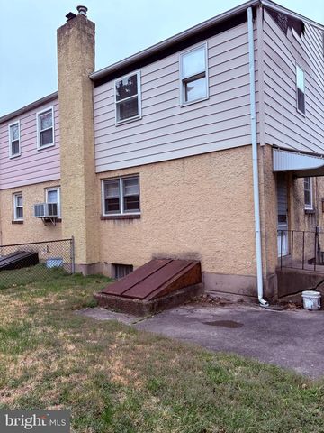 3406 OAK LN, Brookhaven, PA 19015