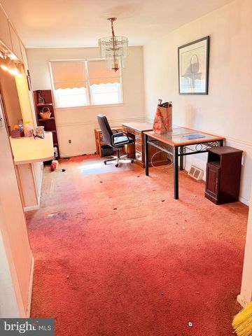 3406 OAK LN, Brookhaven, PA 19015