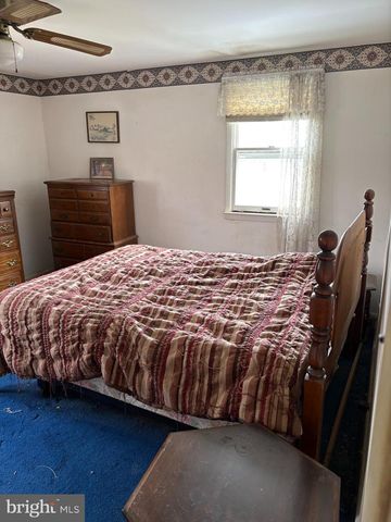 3406 OAK LN, Brookhaven, PA 19015