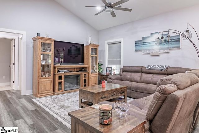 136 Maret Road, Townville, SC 29689