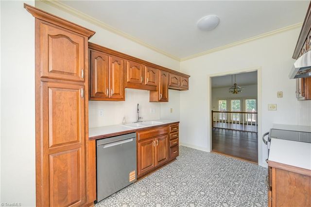 1704 Polo Oaks Court, Winston-salem, NC 27106