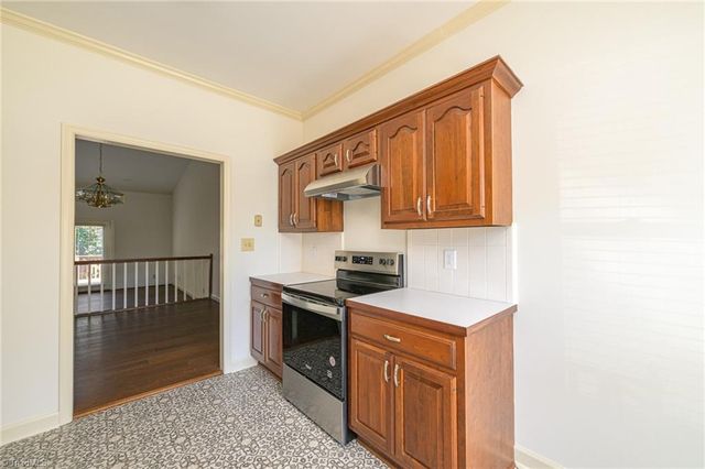 1704 Polo Oaks Court, Winston-salem, NC 27106