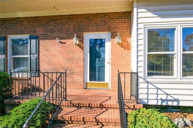 1704 Polo Oaks Court, Winston-salem, NC 27106