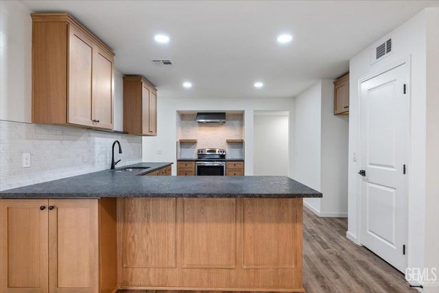 2825 Arnold Street, Bakersfield, CA 93305