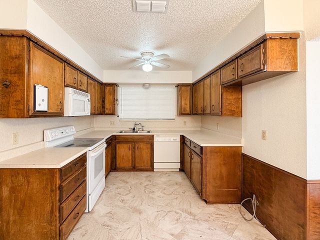 712 Pecan Street, Burleson, TX 76028
