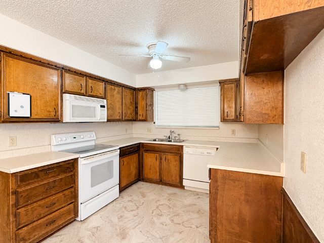712 Pecan Street, Burleson, TX 76028