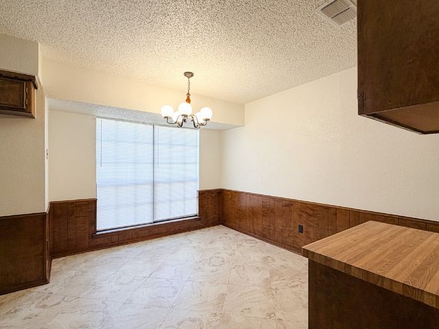712 Pecan Street, Burleson, TX 76028