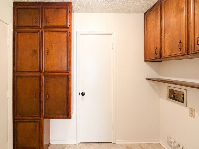 712 Pecan Street, Burleson, TX 76028