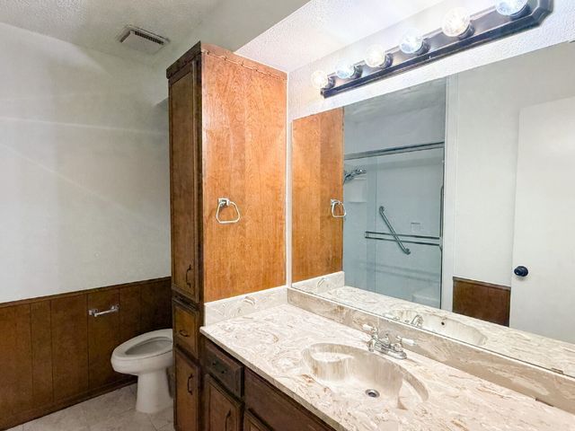 712 Pecan Street, Burleson, TX 76028
