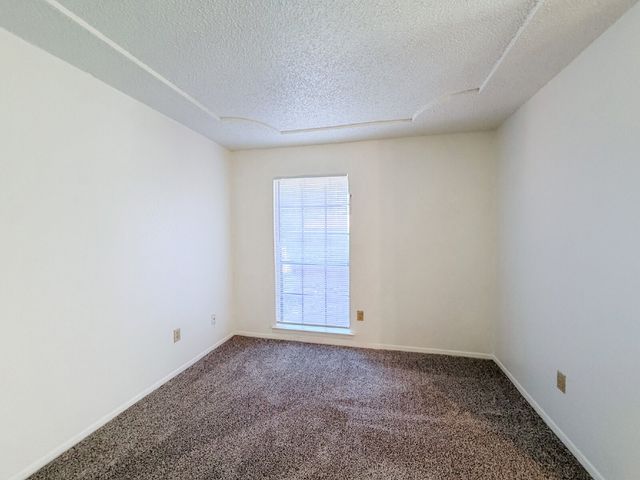 712 Pecan Street, Burleson, TX 76028