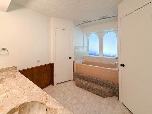 712 Pecan Street, Burleson, TX 76028