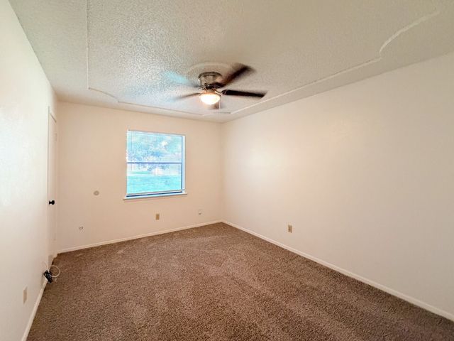 712 Pecan Street, Burleson, TX 76028