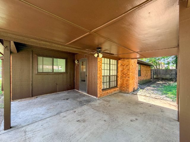 712 Pecan Street, Burleson, TX 76028