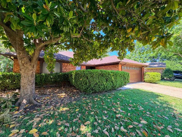 712 Pecan Street, Burleson, TX 76028
