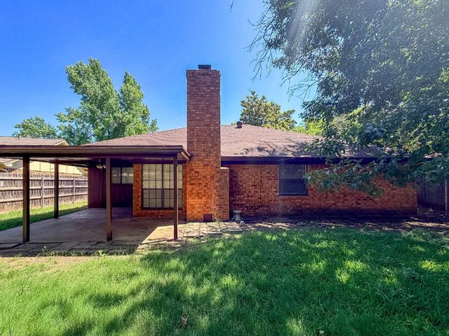 712 Pecan Street, Burleson, TX 76028