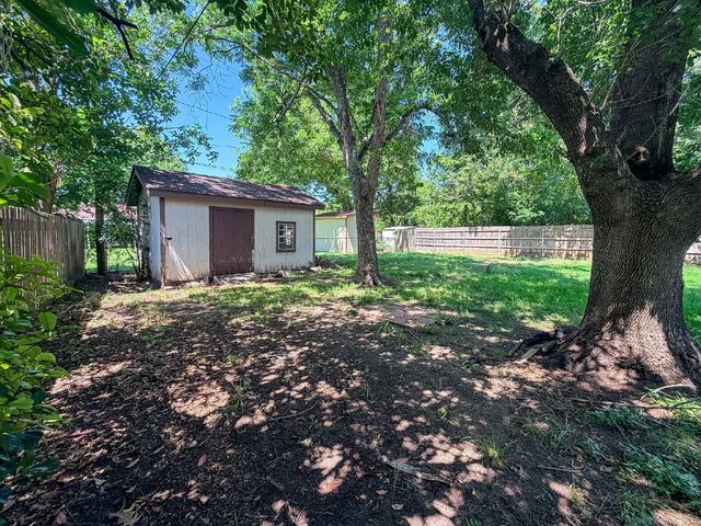 712 Pecan Street, Burleson, TX 76028
