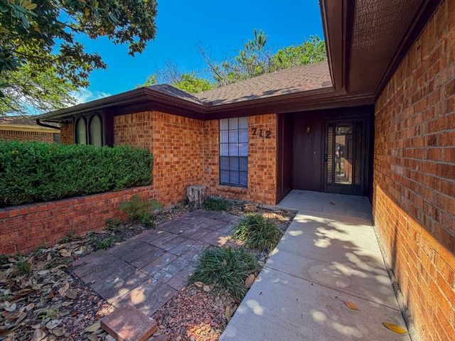 712 Pecan Street, Burleson, TX 76028