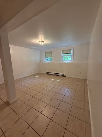 5 Edge Hill Rd, Amherst, MA 01002