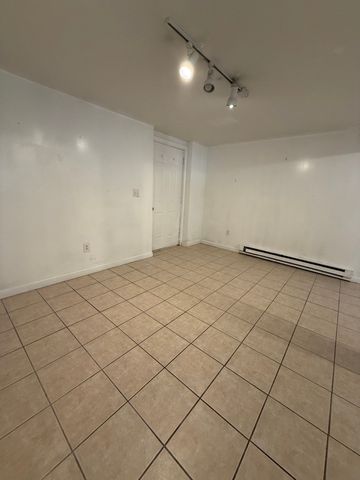 5 Edge Hill Rd, Amherst, MA 01002