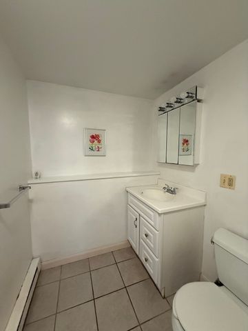 5 Edge Hill Rd, Amherst, MA 01002