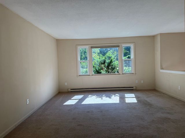 5 Edge Hill Rd, Amherst, MA 01002