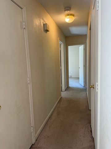 5 Edge Hill Rd, Amherst, MA 01002