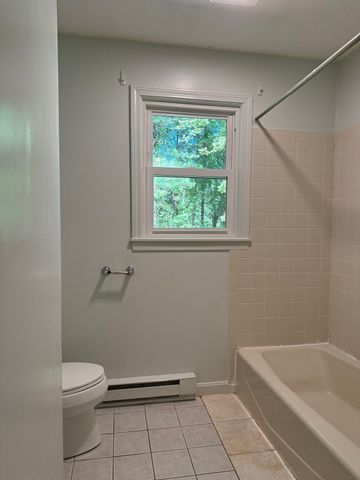 5 Edge Hill Rd, Amherst, MA 01002