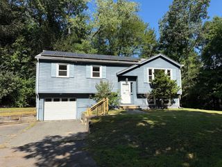 5 Edge Hill Rd, Amherst, MA 01002