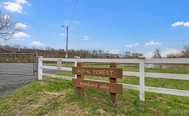 5569 Baronridge Drive 4, Unincorporated, MO 63129