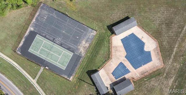 5569 Baronridge Drive 4, Unincorporated, MO 63129