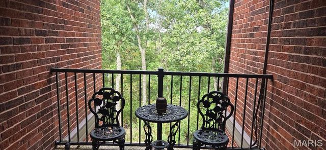 5569 Baronridge Drive 4, Unincorporated, MO 63129