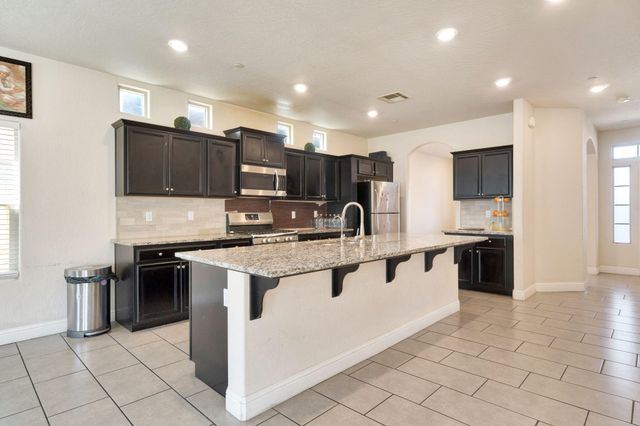 5952 E Truman Avenue, Fresno, CA 93727