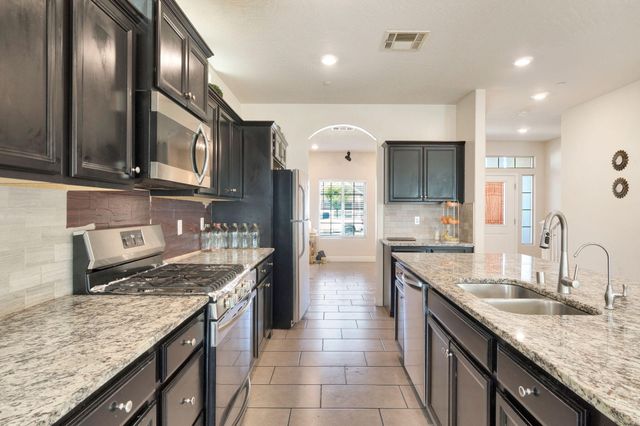 5952 E Truman Avenue, Fresno, CA 93727