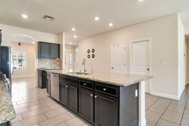 5952 E Truman Avenue, Fresno, CA 93727