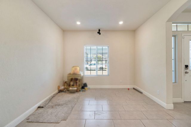 5952 E Truman Avenue, Fresno, CA 93727