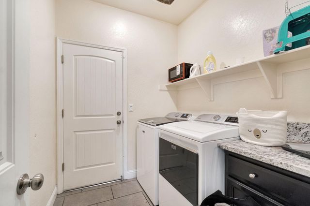 5952 E Truman Avenue, Fresno, CA 93727