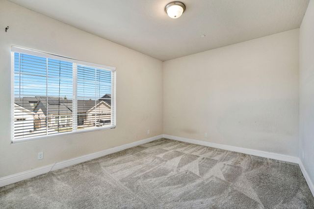 5952 E Truman Avenue, Fresno, CA 93727