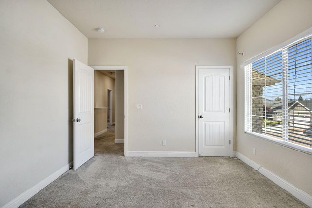 5952 E Truman Avenue, Fresno, CA 93727