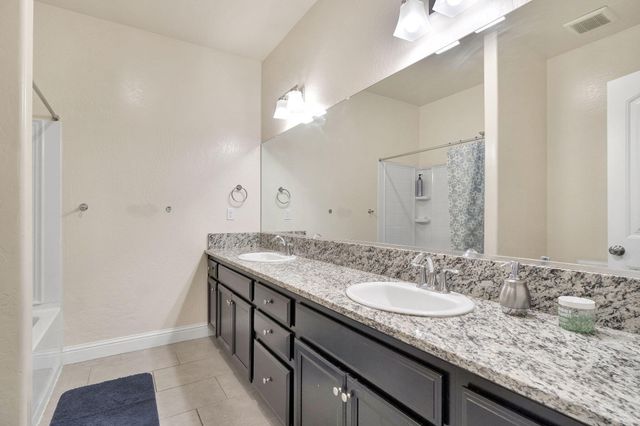 5952 E Truman Avenue, Fresno, CA 93727