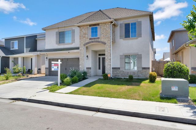 5952 E Truman Avenue, Fresno, CA 93727