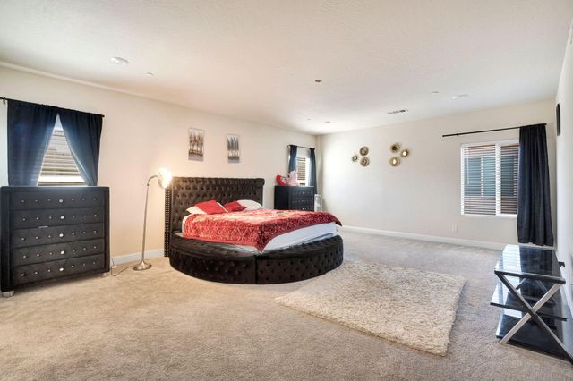 5952 E Truman Avenue, Fresno, CA 93727