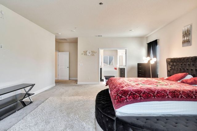 5952 E Truman Avenue, Fresno, CA 93727