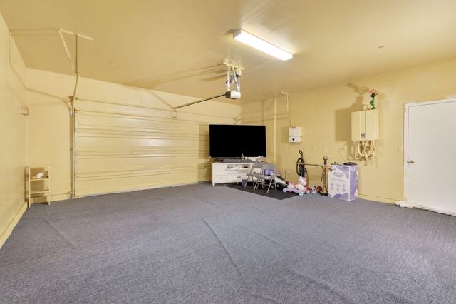 5952 E Truman Avenue, Fresno, CA 93727