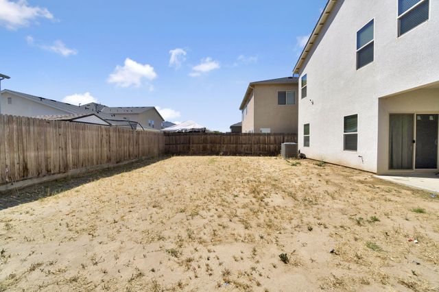 5952 E Truman Avenue, Fresno, CA 93727