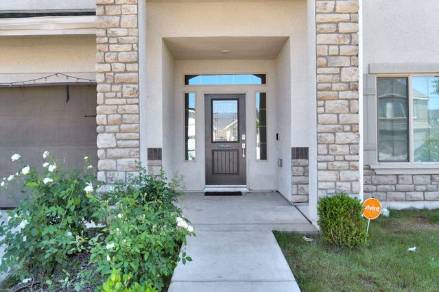 5952 E Truman Avenue, Fresno, CA 93727