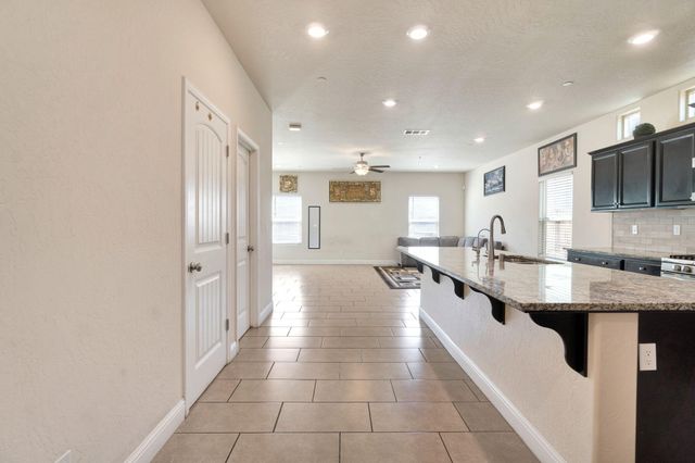 5952 E Truman Avenue, Fresno, CA 93727