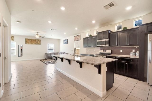 5952 E Truman Avenue, Fresno, CA 93727